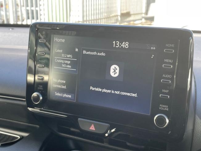 TOYOTA Yaris Photo 13