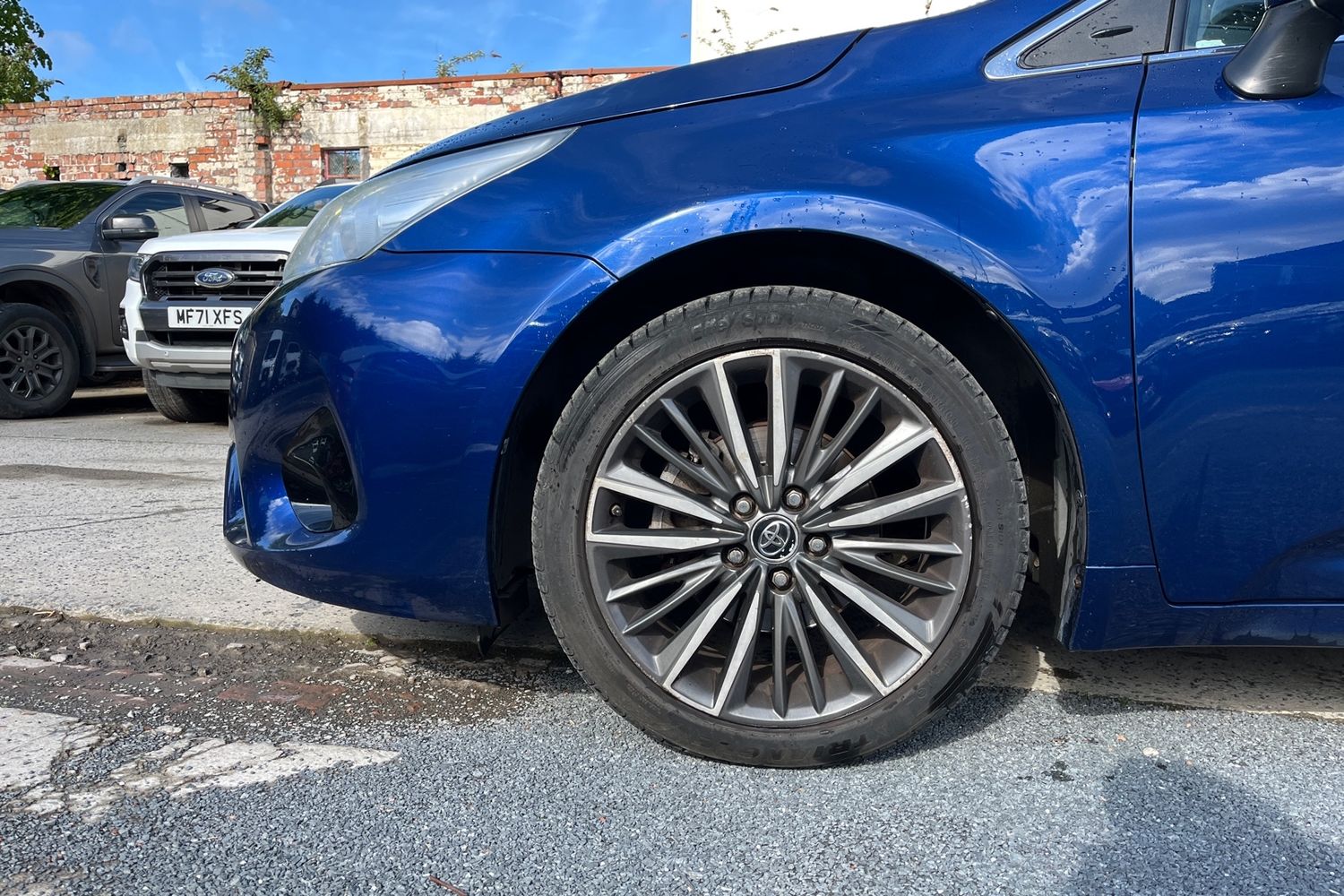 Toyota AVENSIS Photo 7