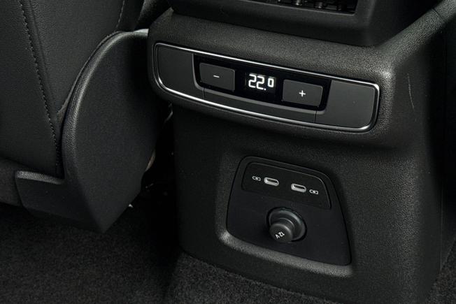 AUDI  Q4 Photo 41
