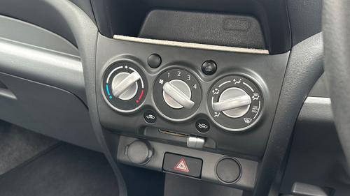 Suzuki Alto Photo autoimg-a77ab955bebb6717dd234a0bc2b50d39c0510300.jpg