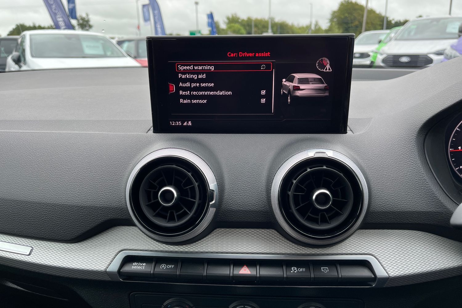 Audi Q2 Photo 36