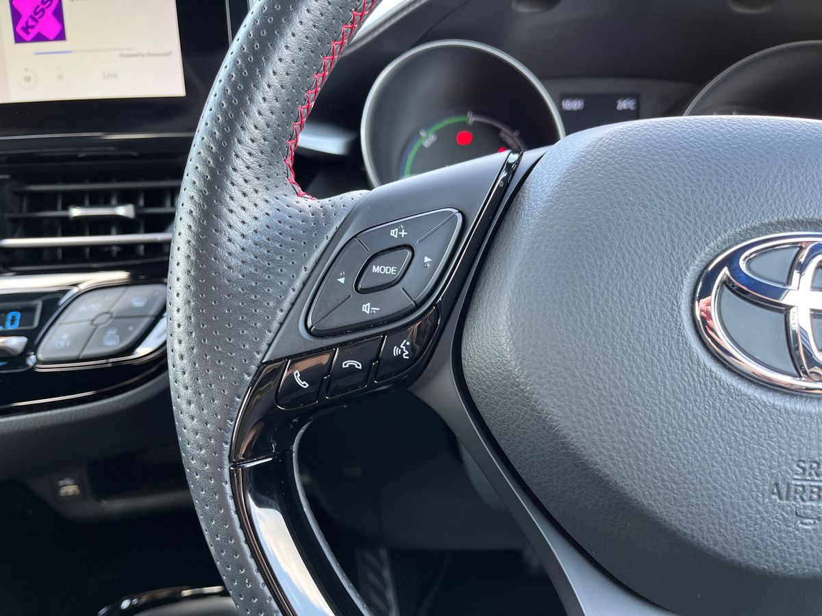 Toyota C-HR Photo 15