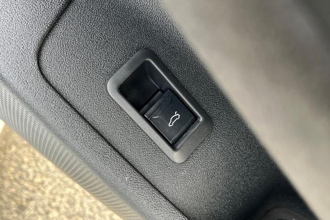 AUDI S6 E-Tron Avant Photo 50
