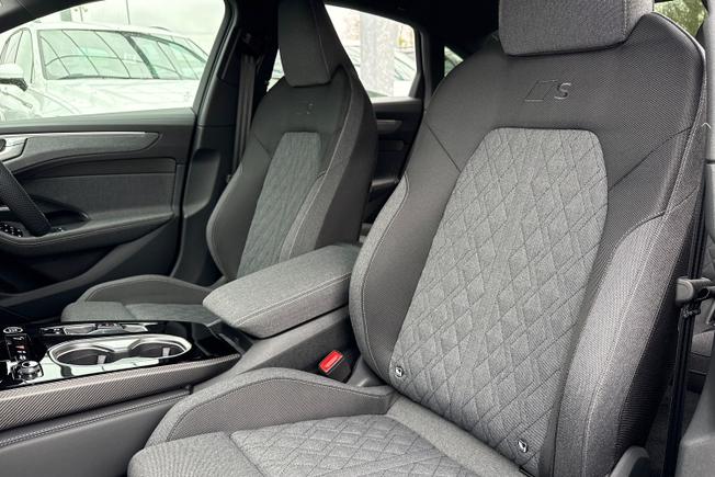 AUDI A6 Saloon Photo 26