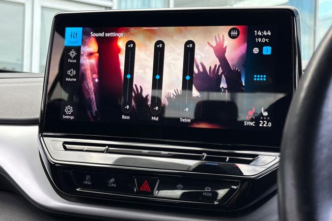 VOLKSWAGEN ID.4 Photo 33