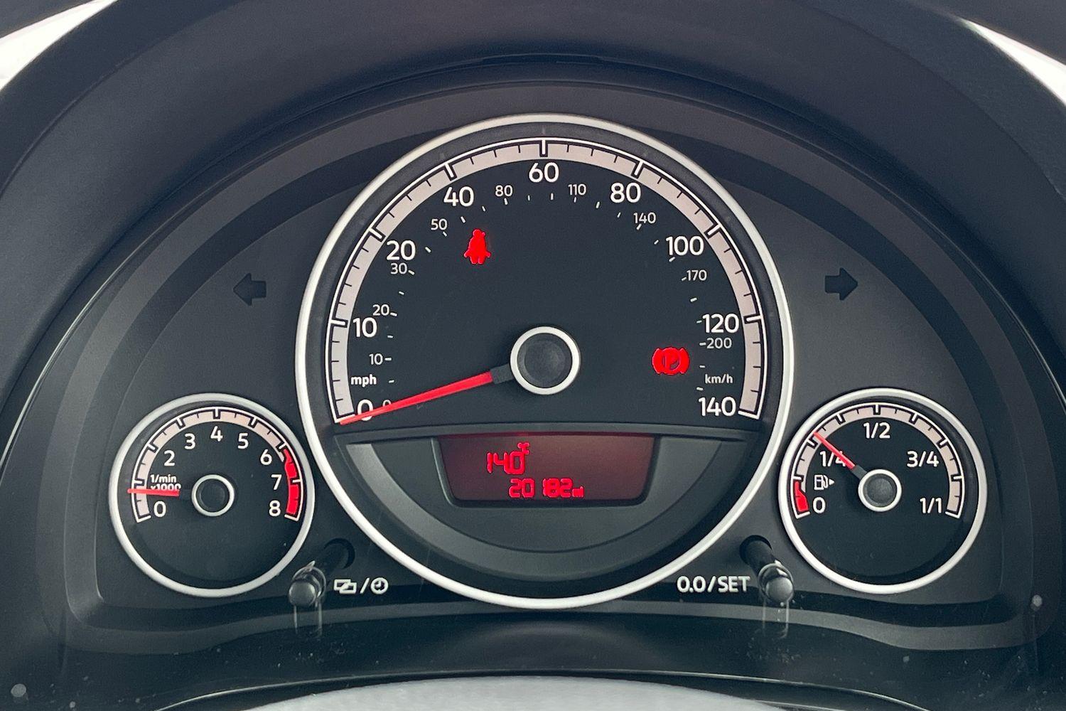 Volkswagen UP Photo 12