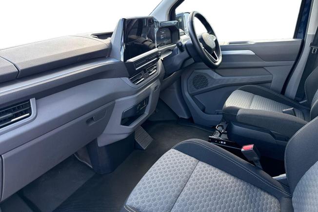 VOLKSWAGEN Transporter Shuttle Photo 2