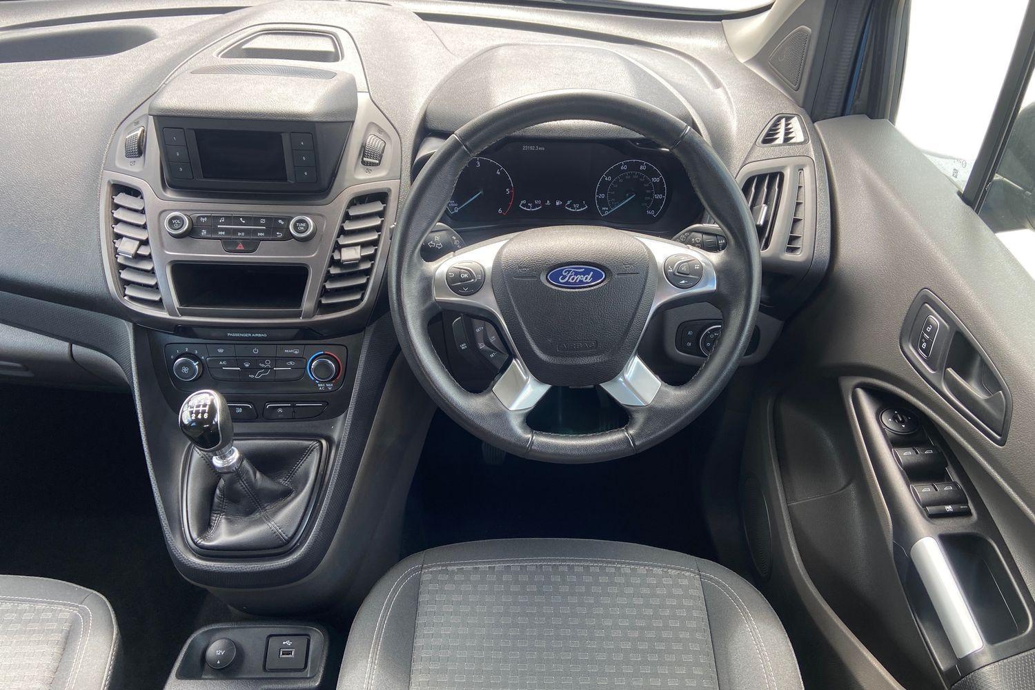 Ford TOURNEO CONNECT Photo 10