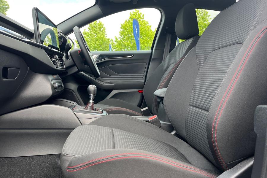 Ford FOCUS Photo autoimg-a79e0a2293001b8da81d90c7bc837a46ab5c3cd1.jpg