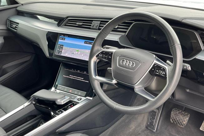AUDI Q8 E-Tron Photo 6
