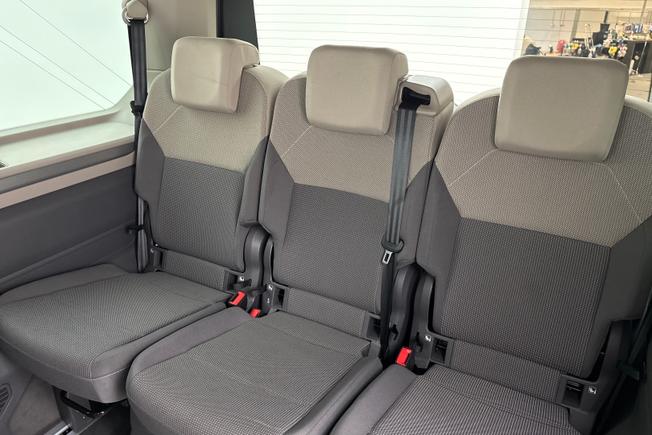 VOLKSWAGEN Multivan Photo 32