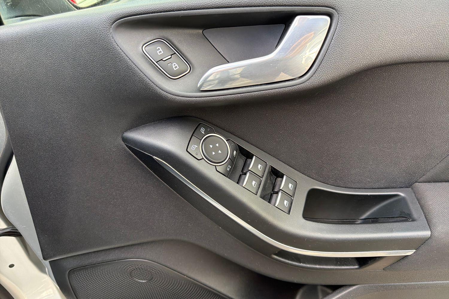 Ford FIESTA Photo 31