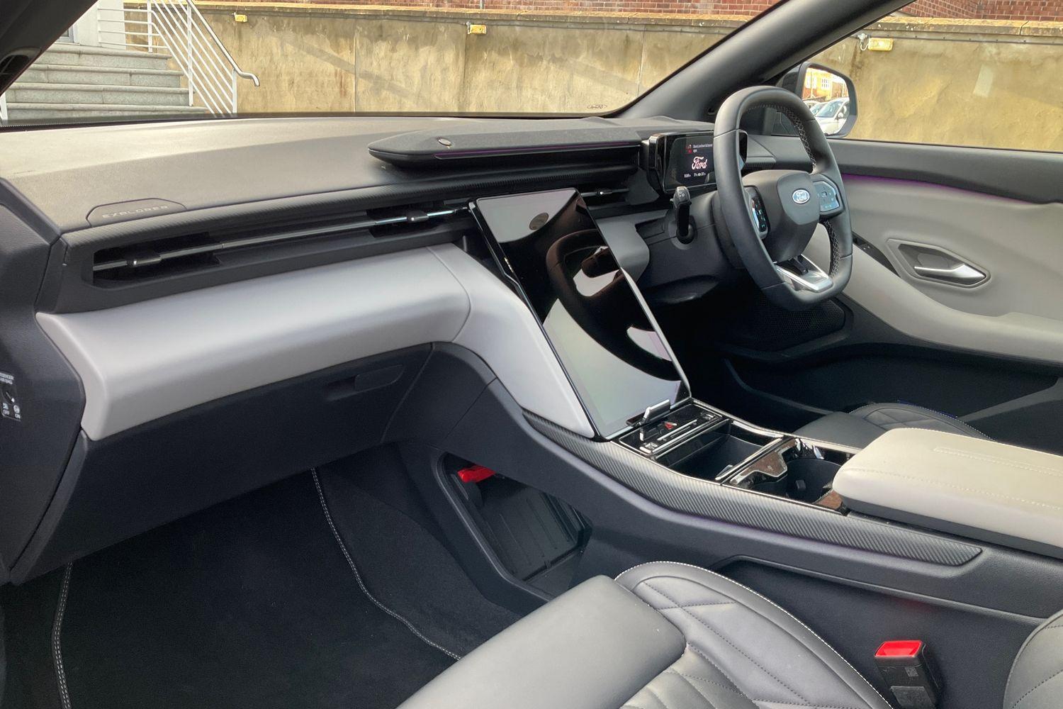 Ford Explorer Photo 17