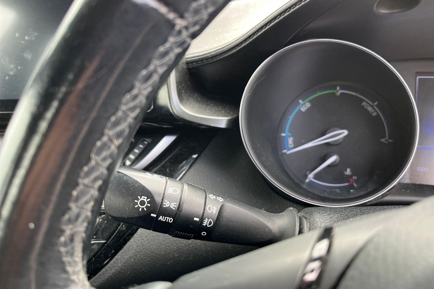 Toyota C-HR Photo 13