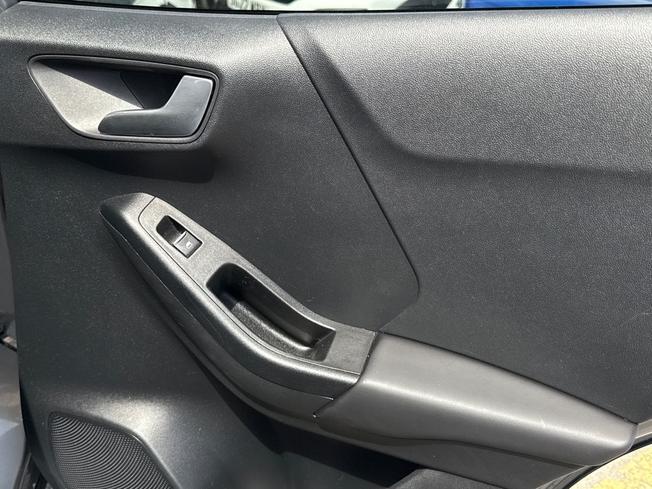 FORD Puma Photo 31