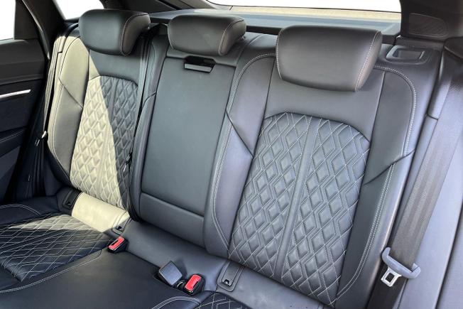 AUDI e-tron Photo 9