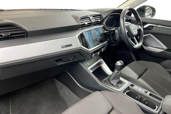AUDI Q3 Photo 2