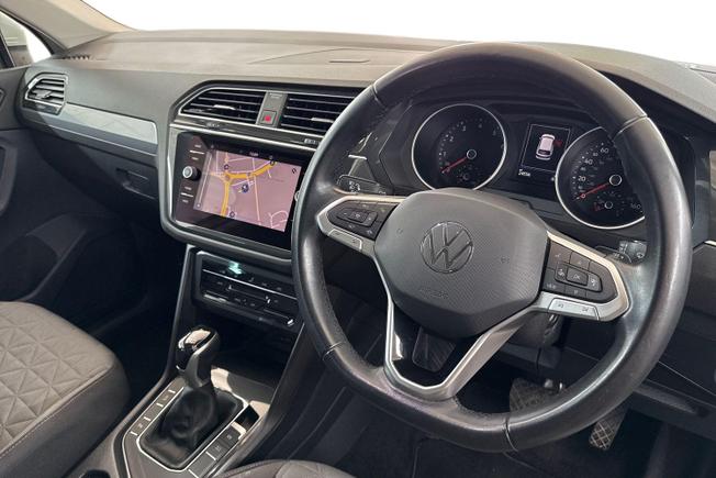 VOLKSWAGEN Tiguan Photo 6