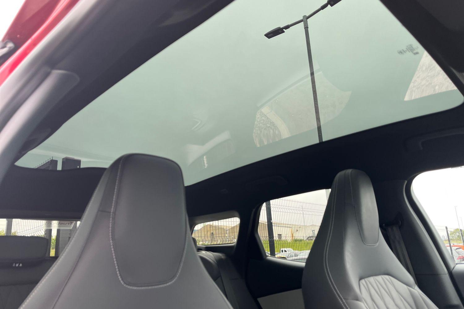 Ford EXPLORER Photo 24
