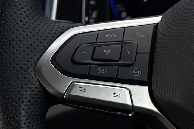 VOLKSWAGEN T-Roc Photo 16