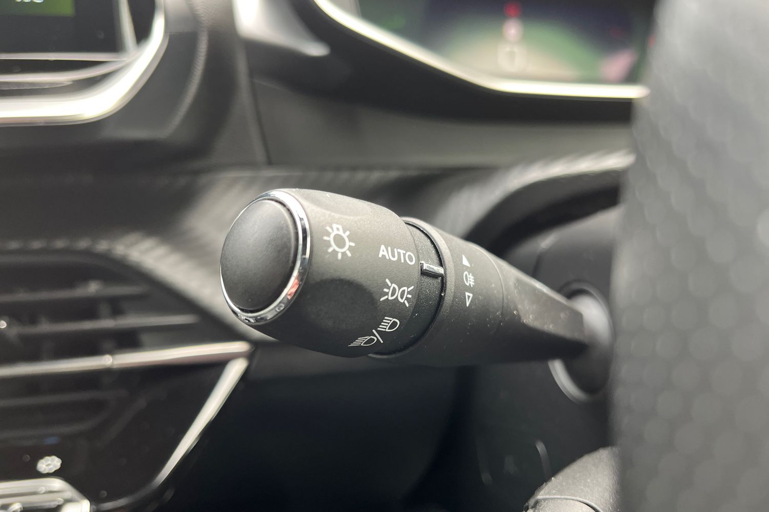 Peugeot 208 Photo 13