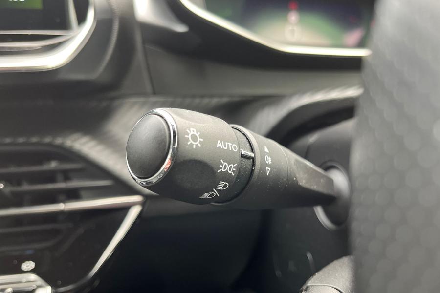 Peugeot 208 Photo autoimg-a7d5cb2bf8175de64d499e7af07b11fe1379d0e4.jpg