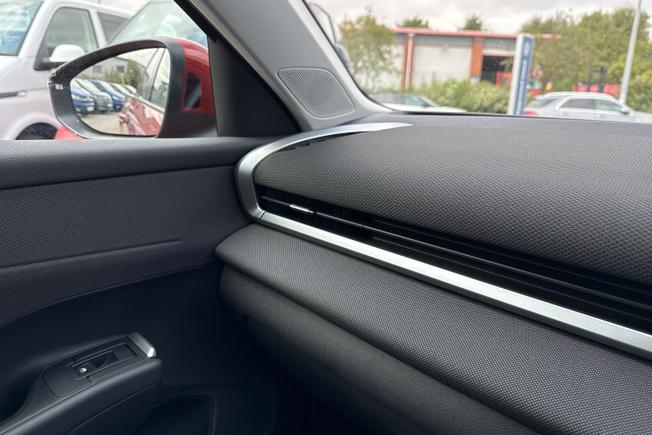 VOLKSWAGEN T-Roc Photo 32