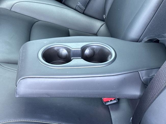 TESLA Model 3 Photo 42