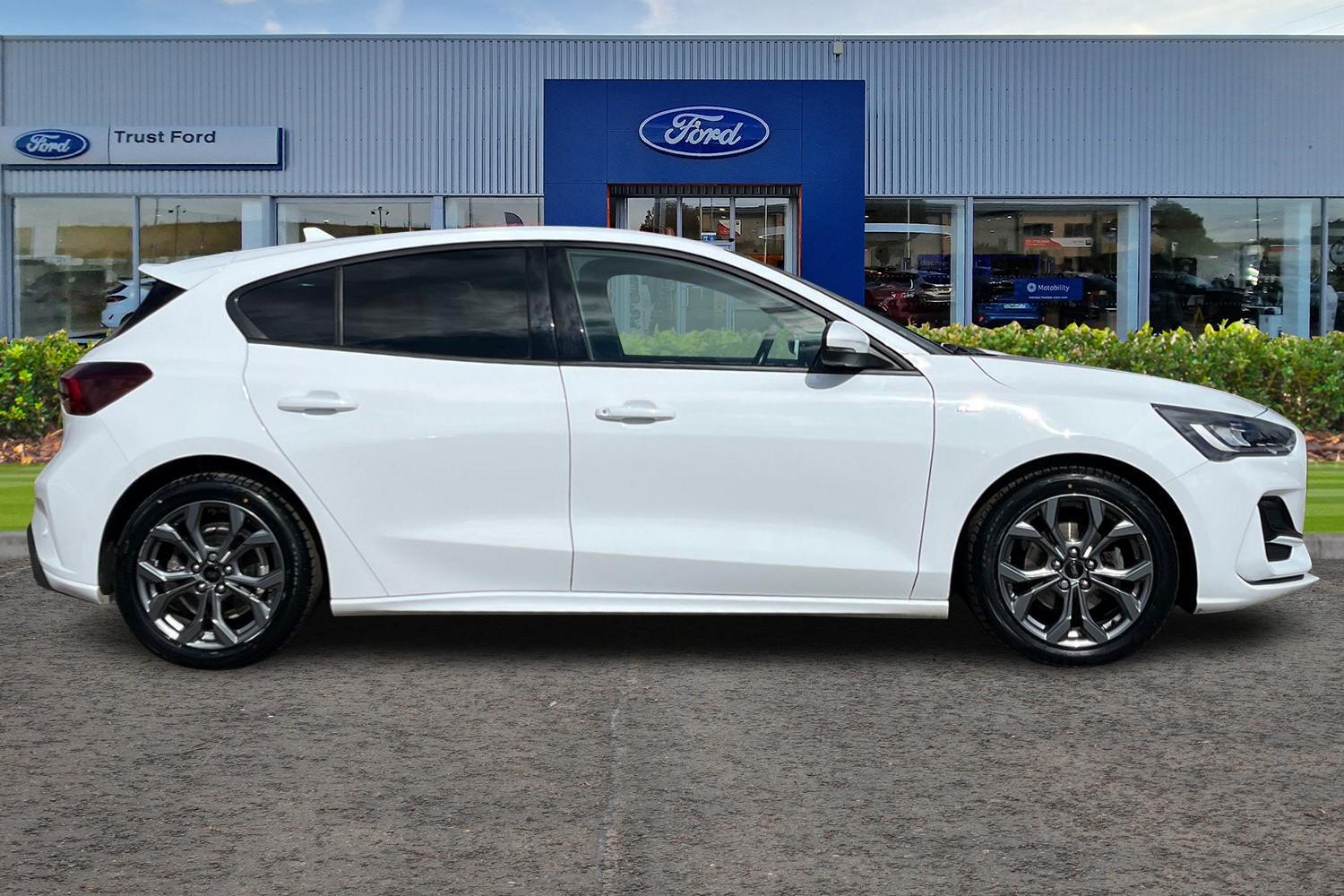 Ford Focus Photo 2