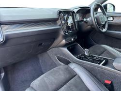 VOLVO Xc40 Photo 2