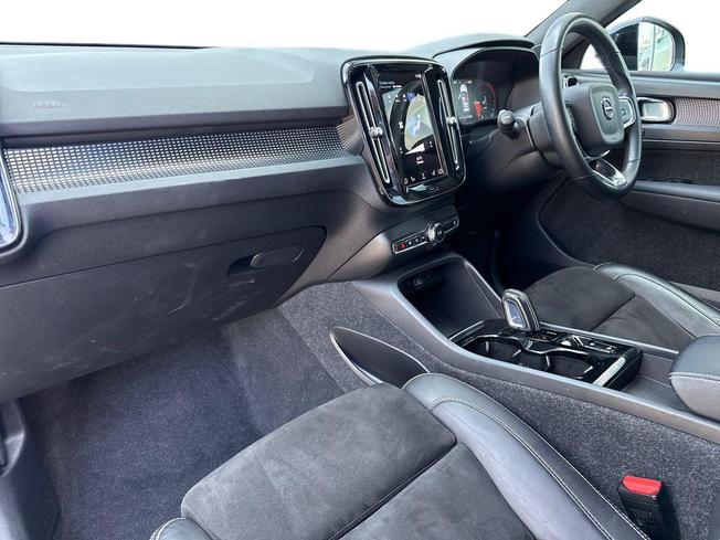 VOLVO Xc40 Photo 2