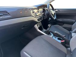 VOLKSWAGEN Polo Photo 2
