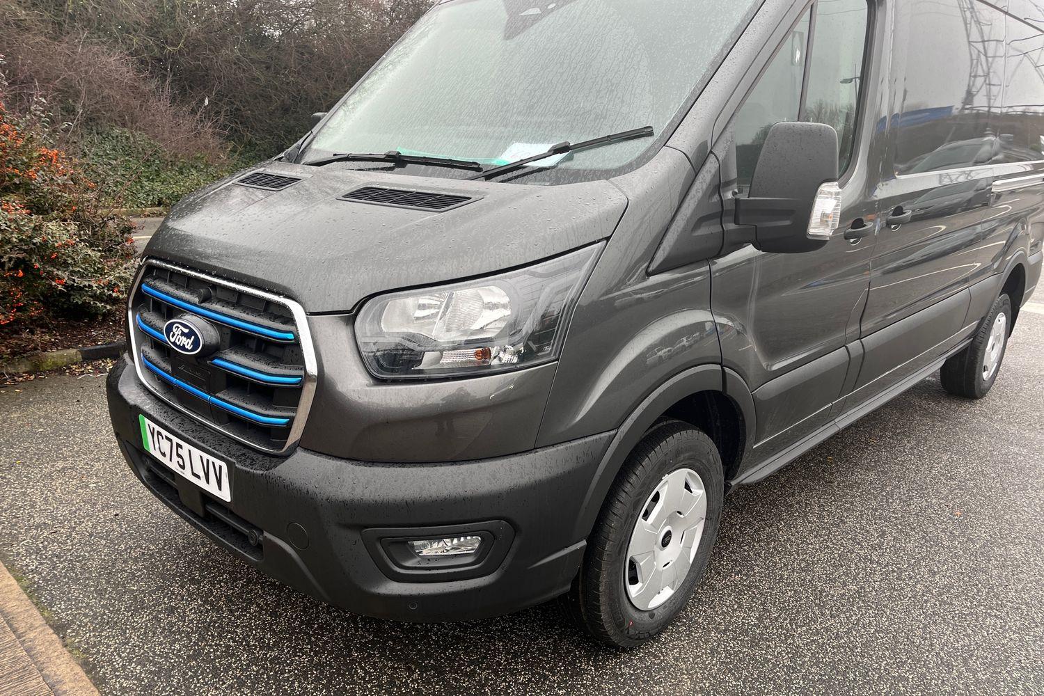 Ford E-TRANSIT Photo 7