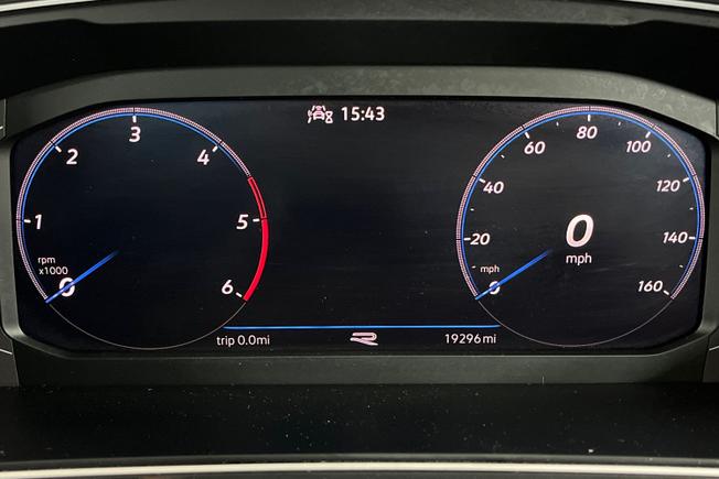 VOLKSWAGEN Tiguan Photo 15