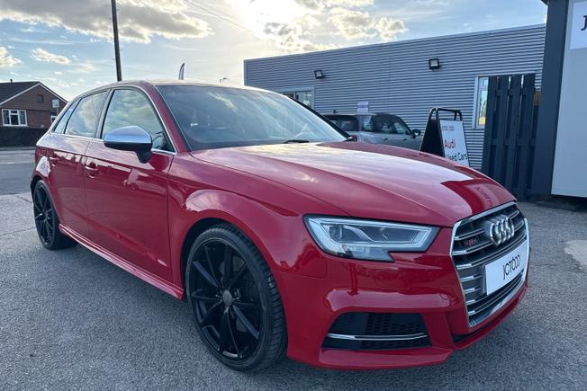 AUDI S3 Photo 21