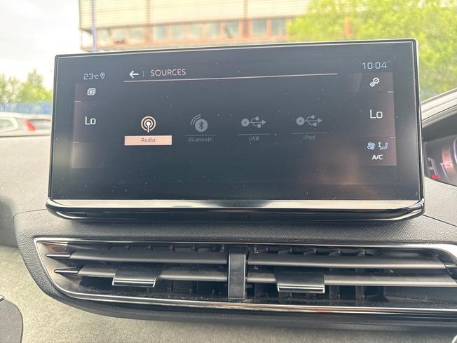 PEUGEOT 5008 Photo 36