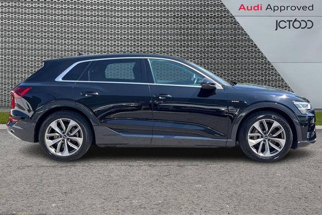 AUDI e-tron Photo 4