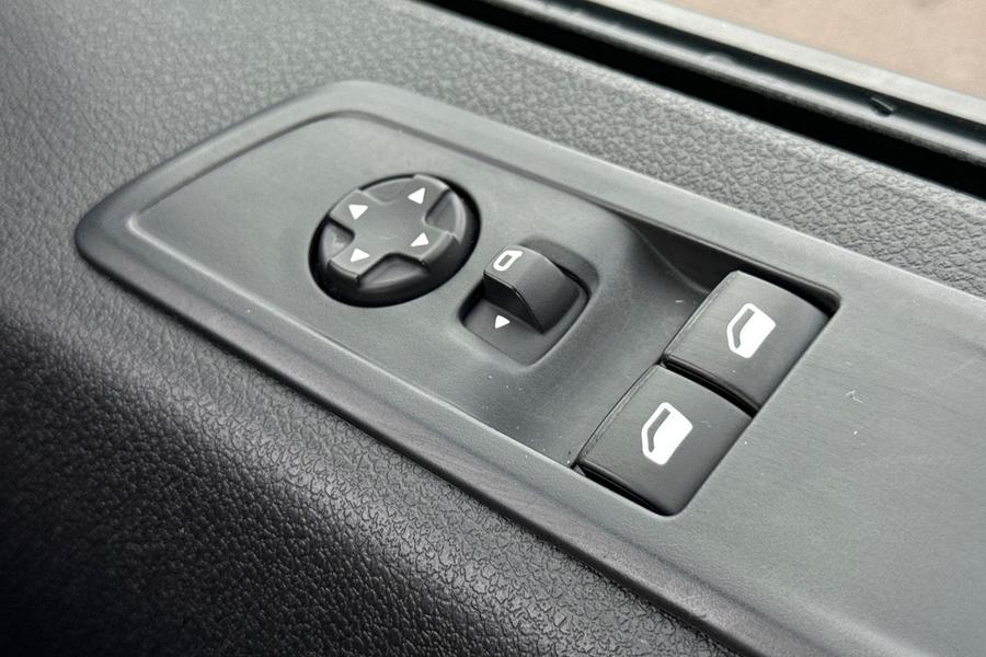 Vauxhall VIVARO Photo autoimg-a8154f75132fa0f908a545fc7cdb44c01e3e2b4f.jpg