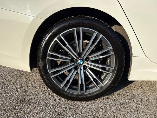 BMW 3 Series Photo 21