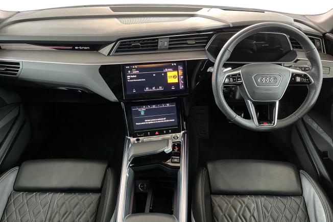 Audi Q8 E-Tron Photo 10