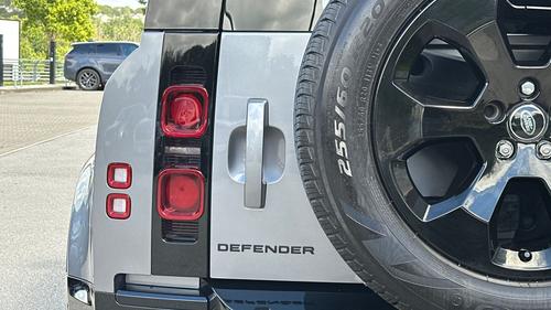 Land Rover Defender Photo autoimg-a826f1756ddf49a30b42364635d0ff36a794f1a2.jpg