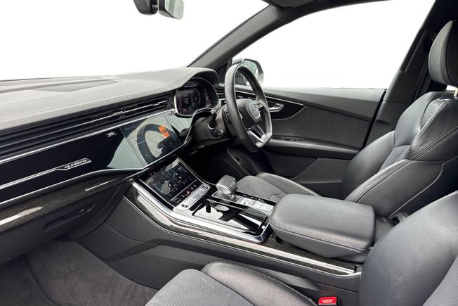 AUDI Q8 Photo 2