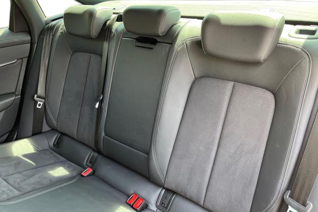 Audi A6 Saloon Photo 9