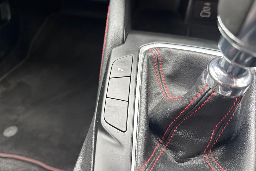Ford KUGA Photo autoimg-a82effbe62c562487b6dd4cb009920dec3e584e5.jpg