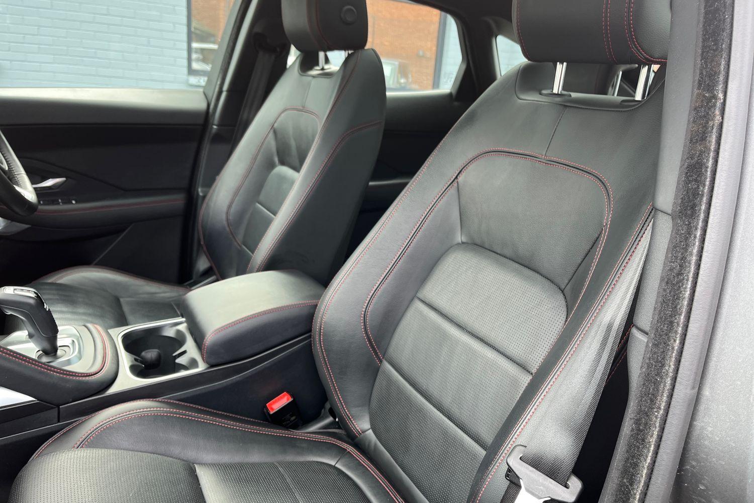 Jaguar E-PACE Photo 18