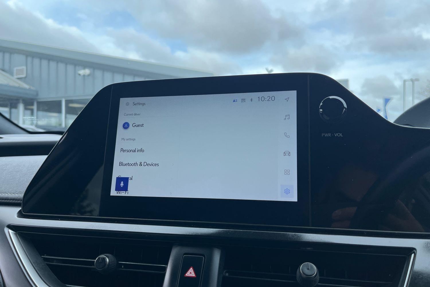 Lexus UX Photo 28