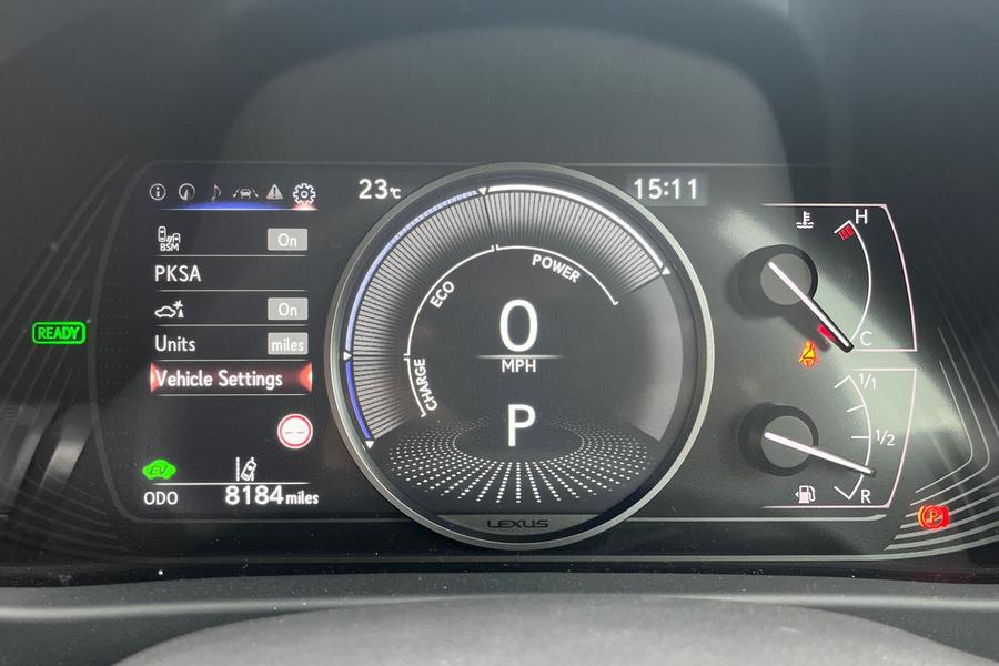 Lexus UX Photo autoimg-a832b24d5ae58d7a74507253a993f88adac5579b.jpg