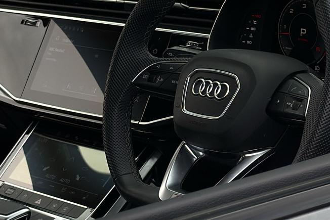 AUDI Q7 Photo 39
