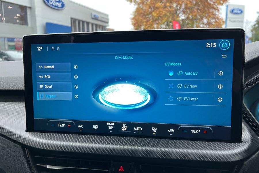 Ford KUGA Photo autoimg-a83847bda32f1450929ba61135e245c18323d274.jpg