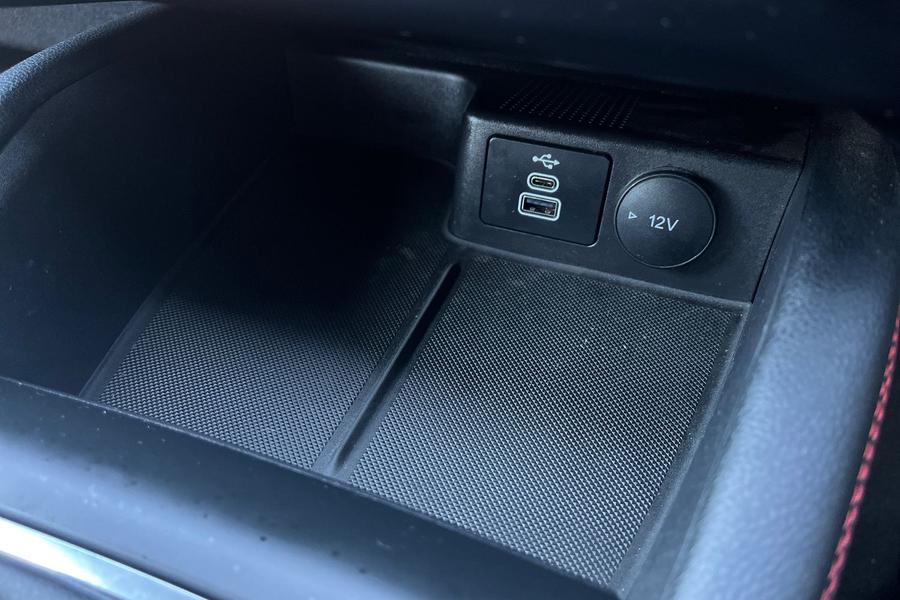 Ford Kuga Photo autoimg-a83b9ae37e77e7f3712d3f25f73df08b25601766.jpg